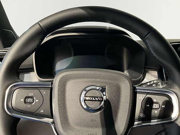 Volvo XC40 12 of 14