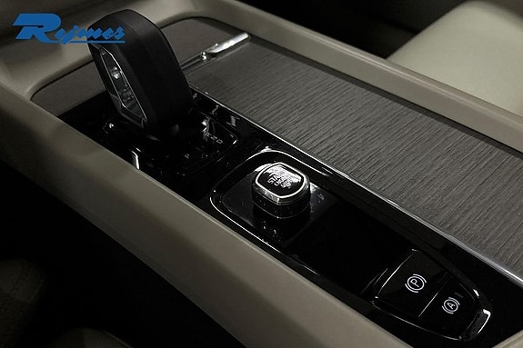Volvo XC60 5 of 15