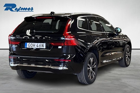 Volvo XC60 2 of 15