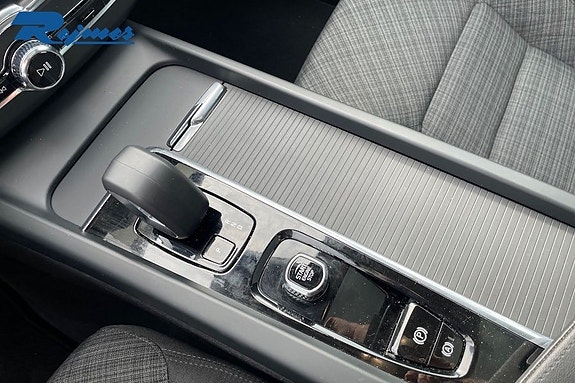 Volvo XC60 12 of 22