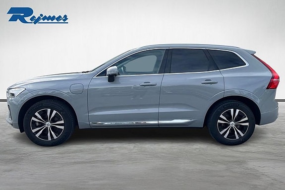 Volvo XC60 2 of 22