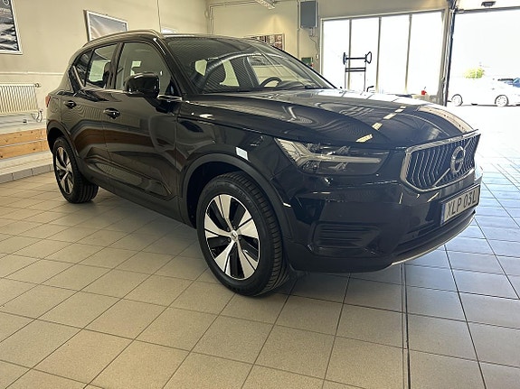 Volvo XC40 2 of 3