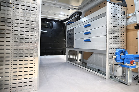 Ford Transit Custom 13 of 30