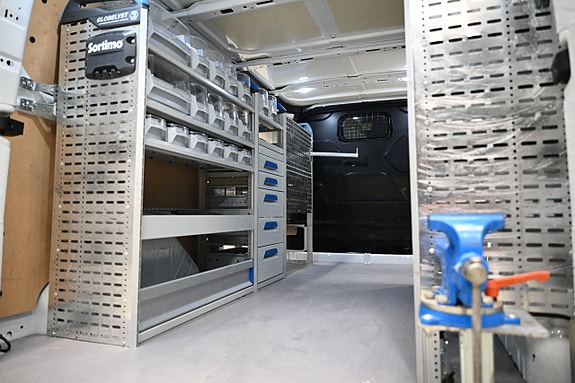 Ford Transit Custom 14 of 30