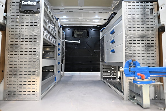 Ford Transit Custom 12 of 30