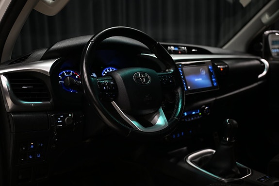Toyota HiLux 19 of 30