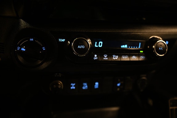 Toyota HiLux 27 of 30