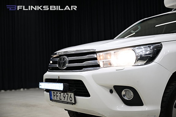Toyota HiLux 17 of 30