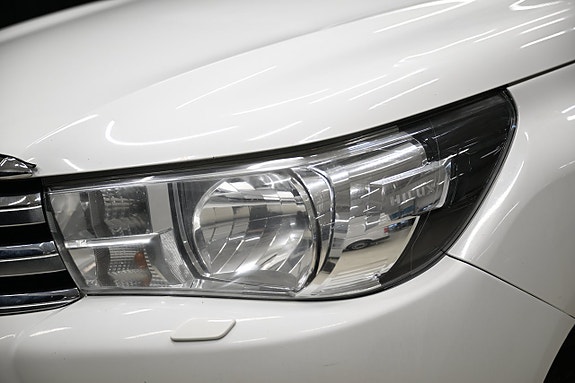 Toyota HiLux 4 of 30
