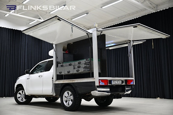 Toyota HiLux 10 of 30