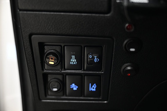 Toyota HiLux 22 of 30