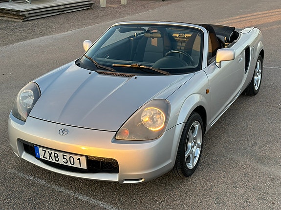 Toyota MR2 4 of 5