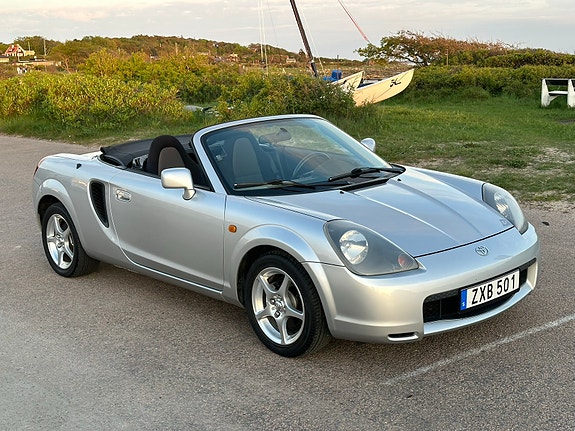 Toyota MR2 2 of 5