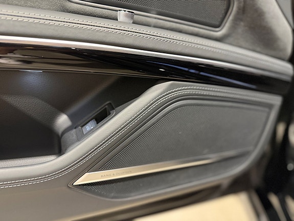 Audi A8 16 of 21