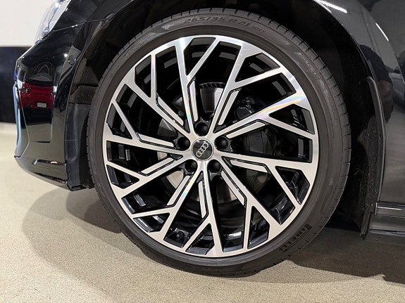 Audi A8 8 of 21