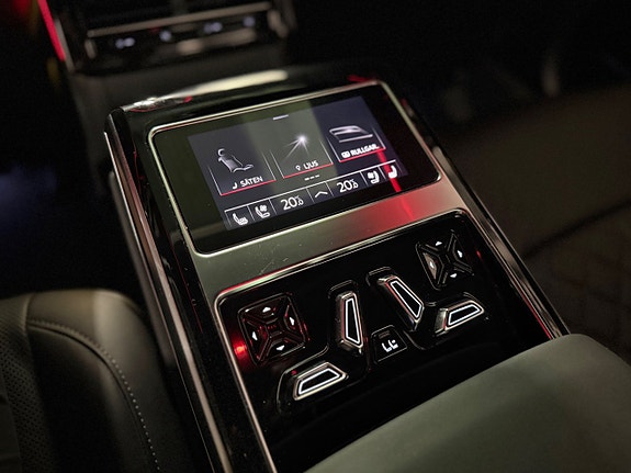 Audi A8 14 of 21