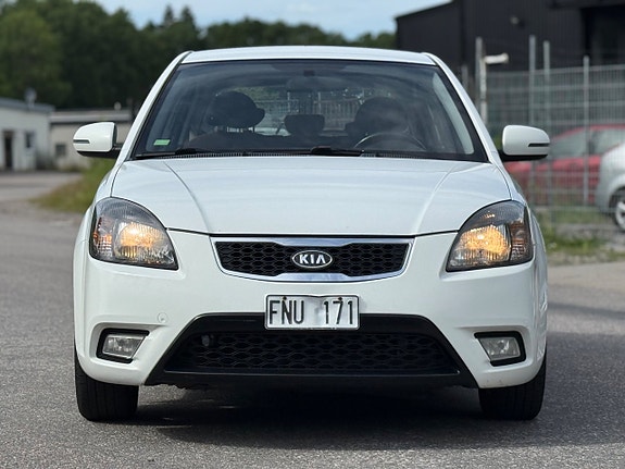 Kia Rio 4 of 17