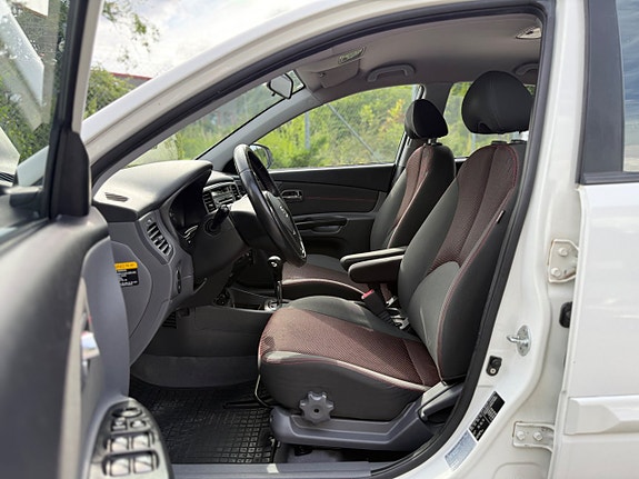 Kia Rio 10 of 17