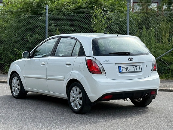 Kia Rio 7 of 17
