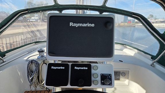 Beneteau Oceanis 36 cc 4 of 5
