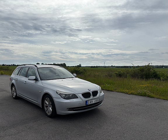BMW 520i 3 of 5