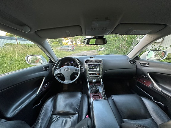 Lexus IS220d 6 of 6