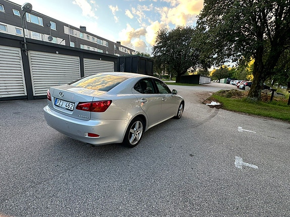 Lexus IS220d 5 of 6