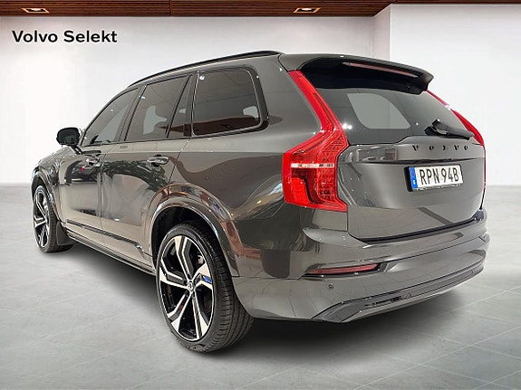 Volvo XC90 2 of 18