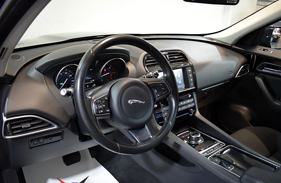 Jaguar F-PACE 9 of 20