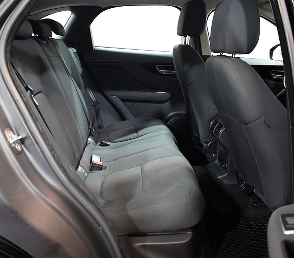 Jaguar F-PACE 17 of 20