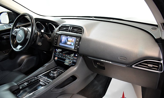 Jaguar F-PACE 19 of 20