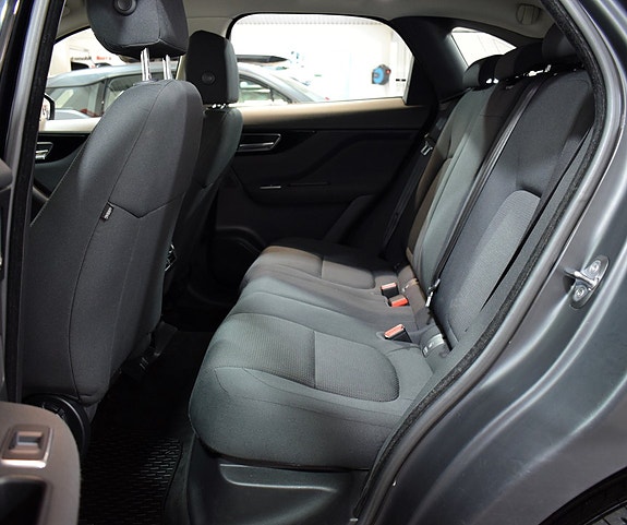 Jaguar F-PACE 16 of 20