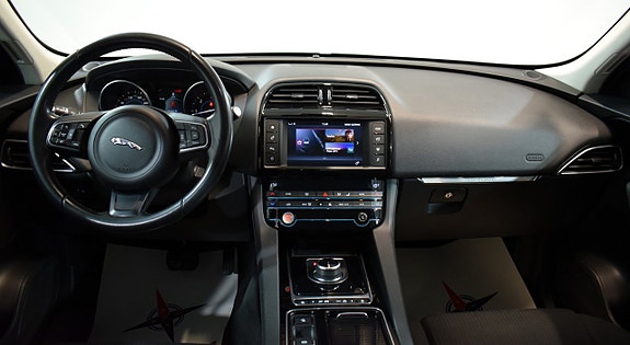 Jaguar F-PACE 13 of 20