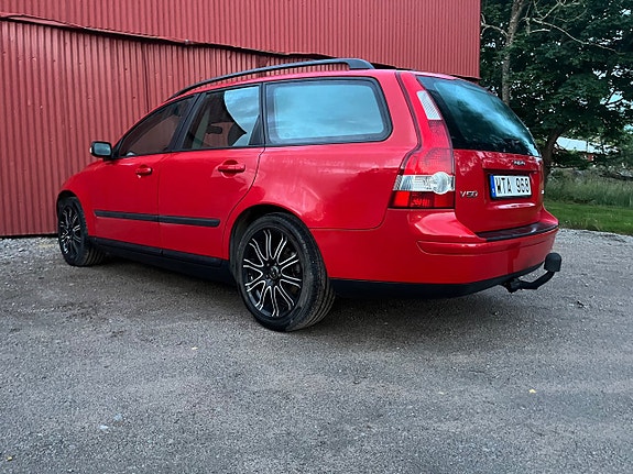 Volvo V50 2 of 5
