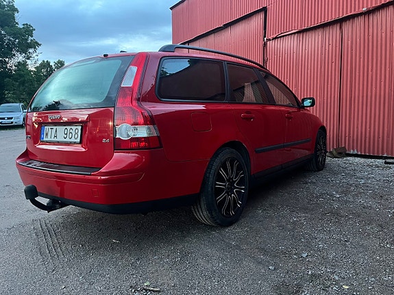 Volvo V50 3 of 5
