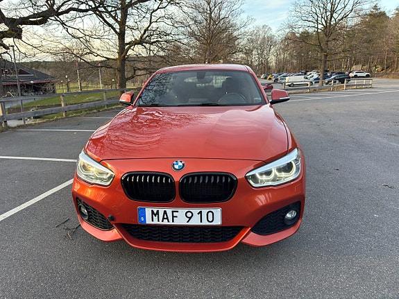 BMW 120d 2 of 5