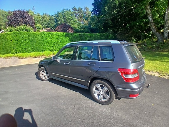 Mercedes-Benz GLK320 4 of 5