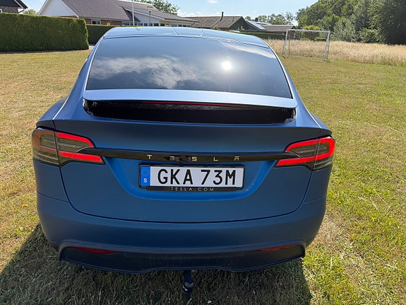 Tesla Model X 4 of 5
