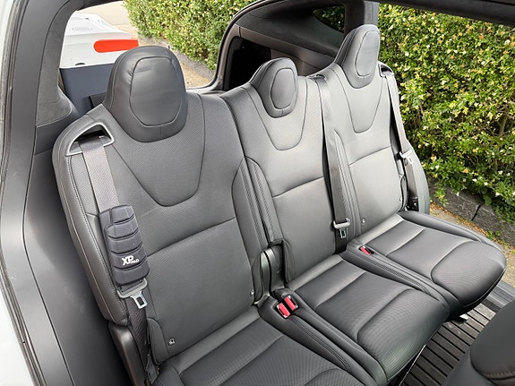 Tesla Model X 8 of 9