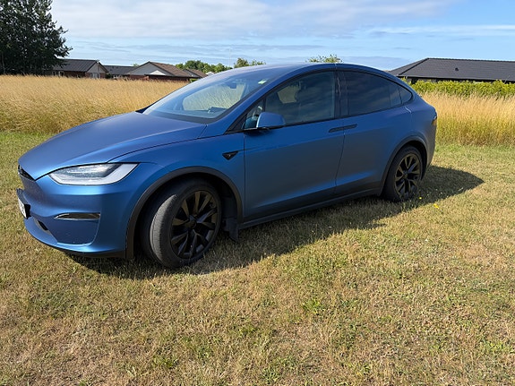 Tesla Model X 2 of 5