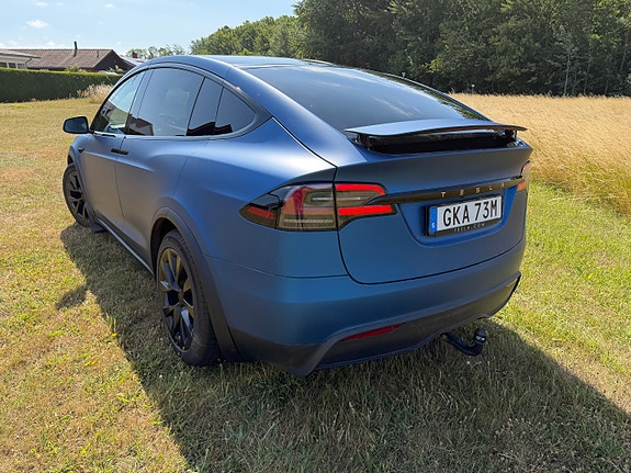 Tesla Model X 3 of 5