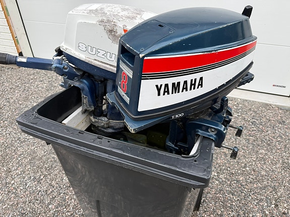 Båt okänt märke med 2st motorer 3 of 4