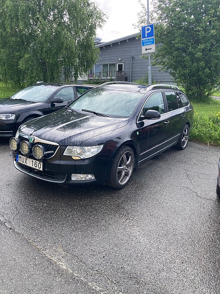 Skoda Superb 2 of 4
