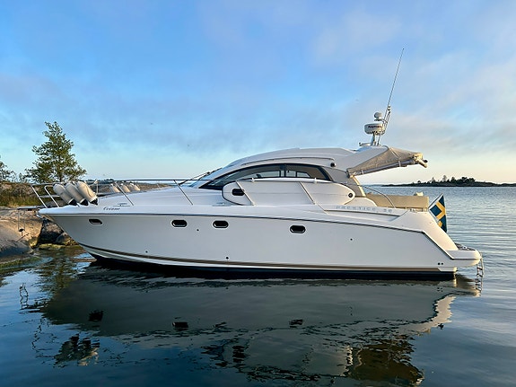 Prestige 38S 3 of 5
