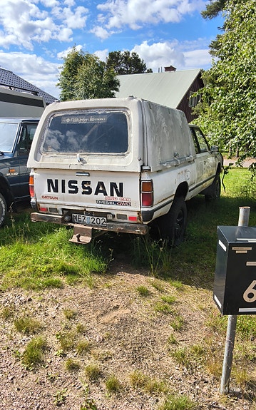 Nissan King Cab 2 of 4