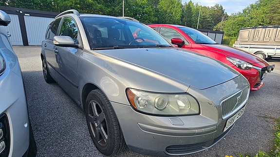 Volvo V50 3 of 5