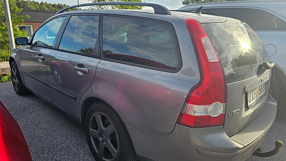 Volvo V50 4 of 5