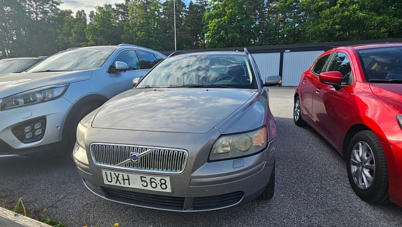 Volvo V50 2 of 5