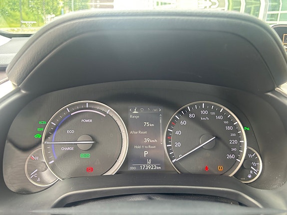 Lexus RX450h 15 of 26