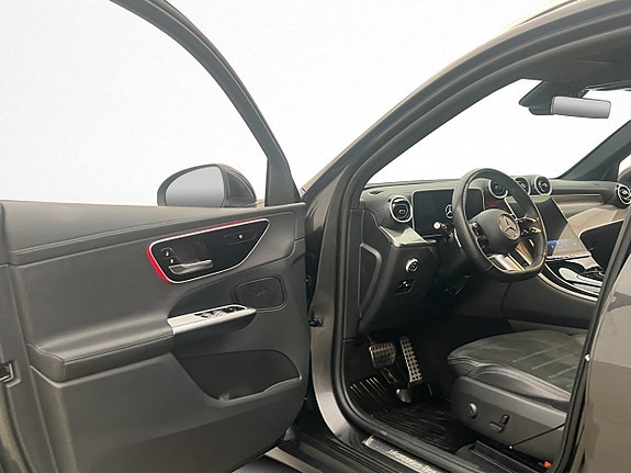 Mercedes-Benz GLC300 e 10 of 30